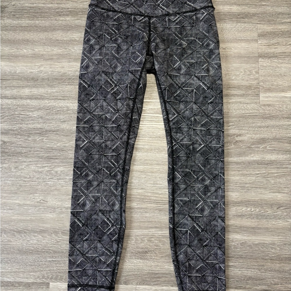 Lululemon Wunder Under Hi-Rise 7/8 Tight (Full-On Luxtreme 25") - Size 6 - Picture 2 of 16